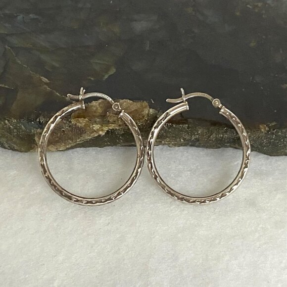 Sterling Silver 925 HAN 1.22" Round Diamond Cut Etched Pattern Hoop Earrings - Picture 4 of 15